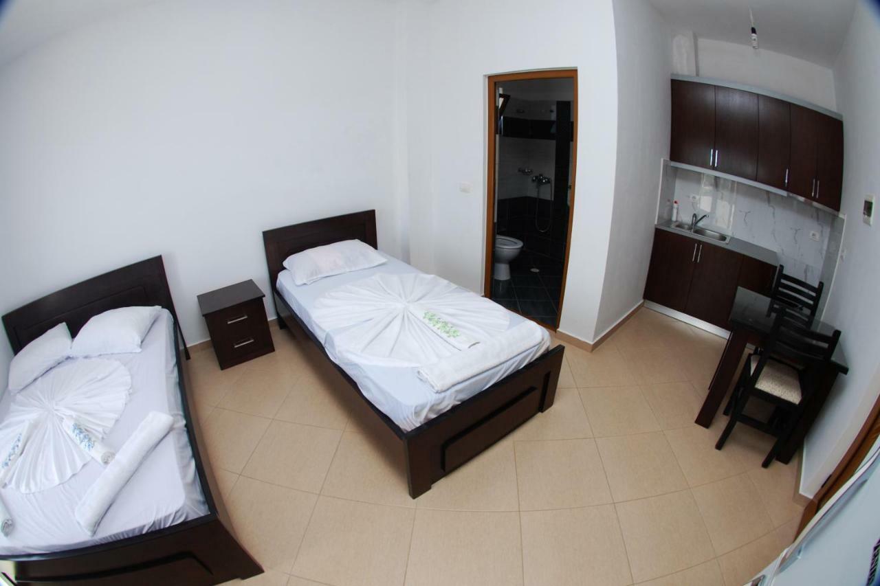 Vila Ronaldo Apartment Ksamil Bagian luar foto