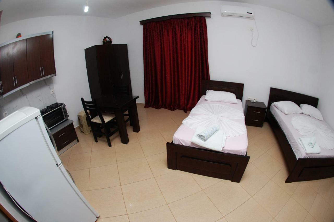 Vila Ronaldo Apartment Ksamil Bagian luar foto