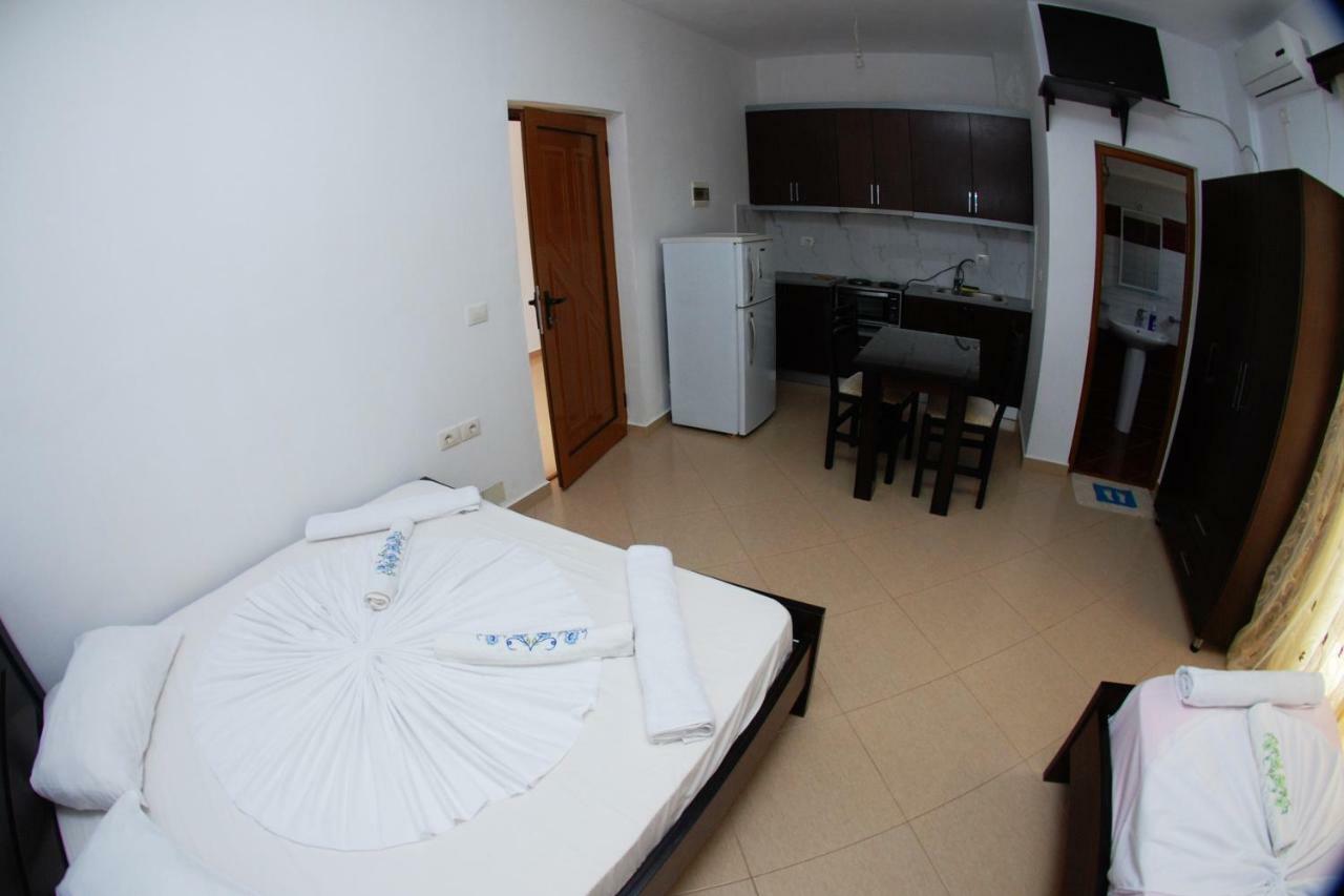 Vila Ronaldo Apartment Ksamil Bagian luar foto