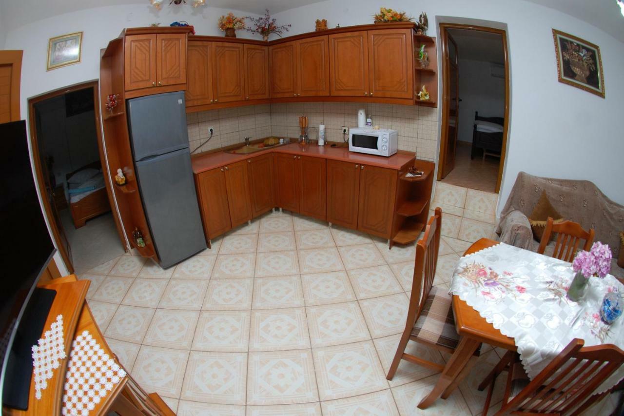 Vila Ronaldo Apartment Ksamil Bagian luar foto