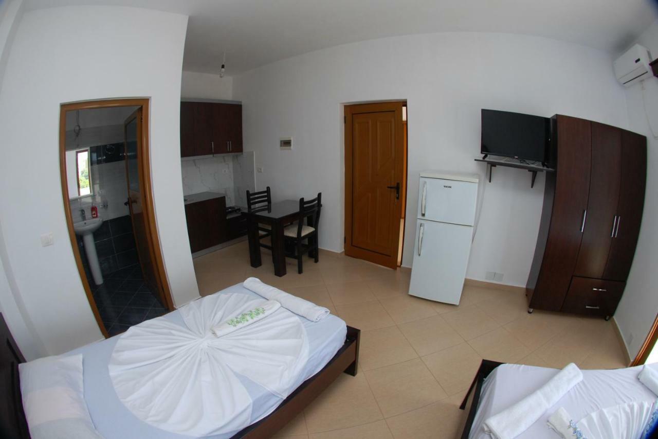 Vila Ronaldo Apartment Ksamil Bagian luar foto