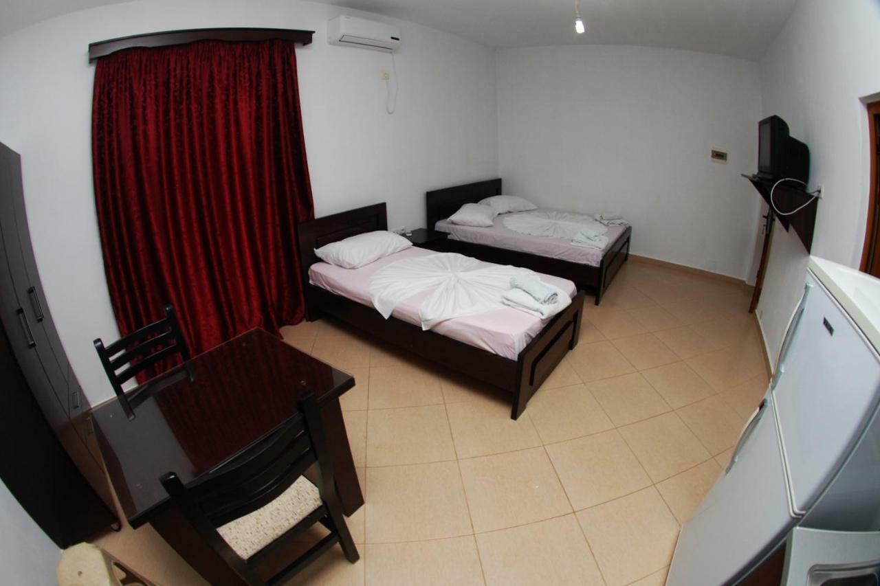 Vila Ronaldo Apartment Ksamil Bagian luar foto