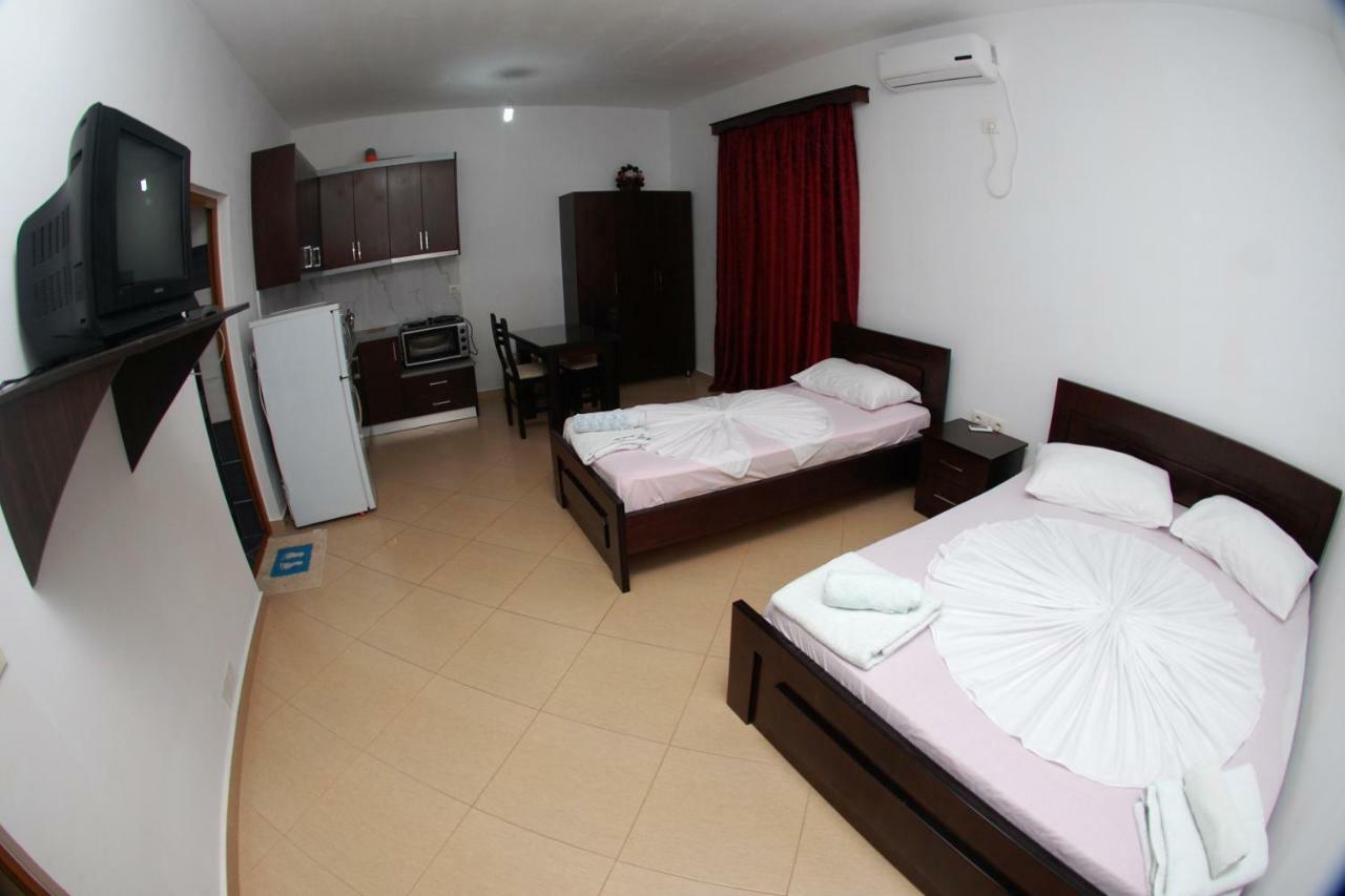 Vila Ronaldo Apartment Ksamil Bagian luar foto