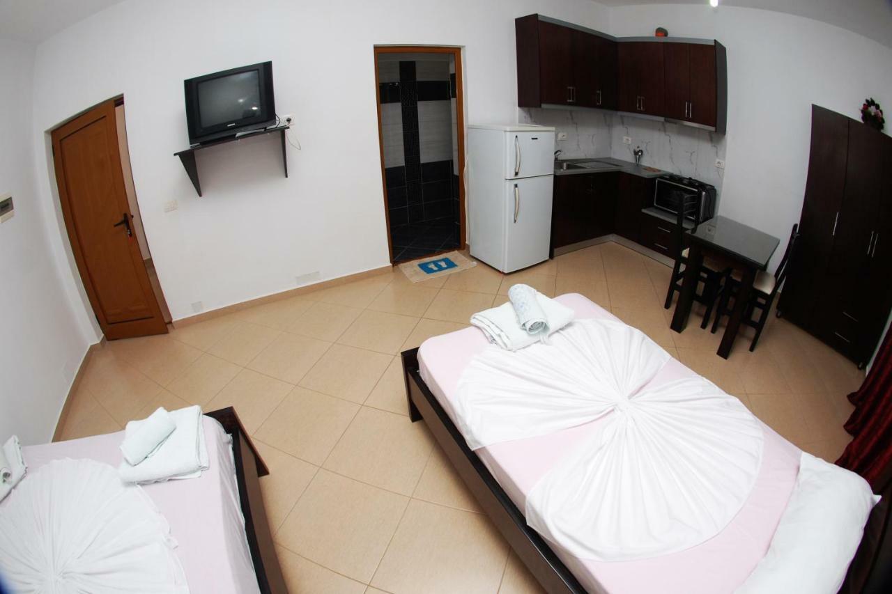 Vila Ronaldo Apartment Ksamil Bagian luar foto